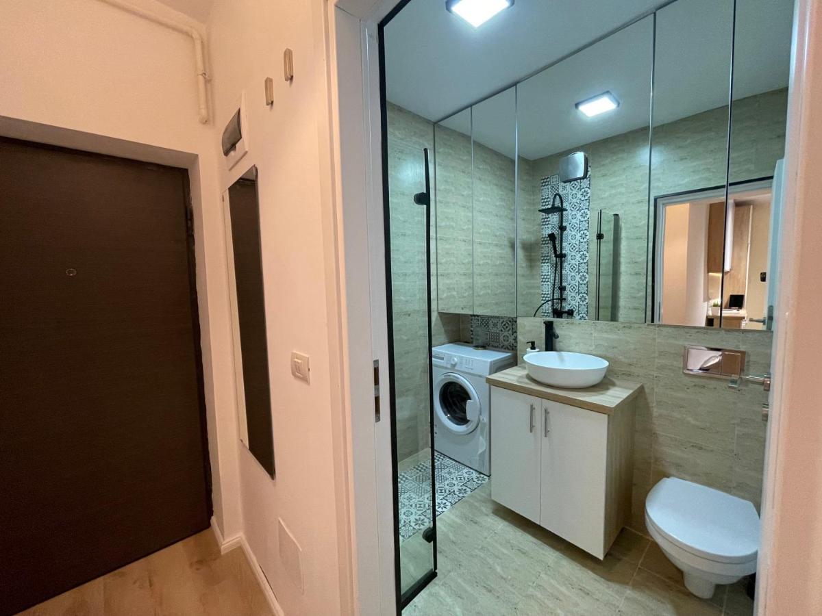 Riverside Luxury Near President Palace Apartment Bucharest